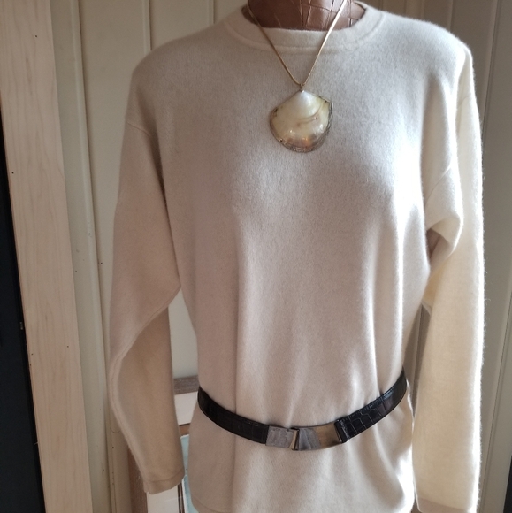 Gold Rimmed SeaShell Brooch/Pendant - Picture 2 of 6